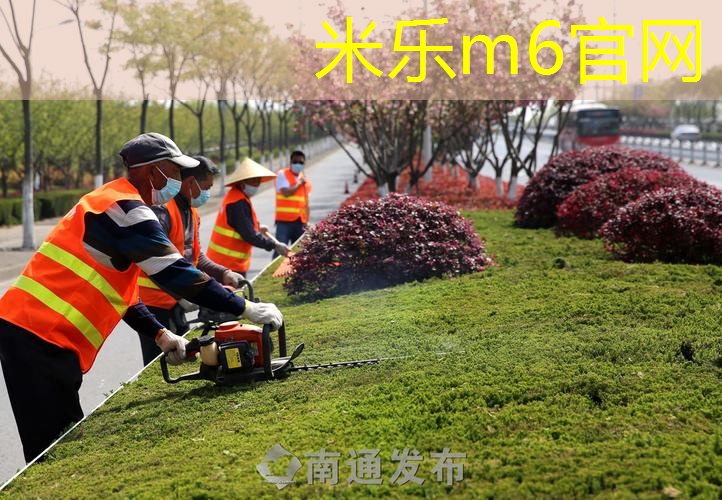 网球拍打出来的球